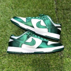 Nike Wmns dunk low “satin green”